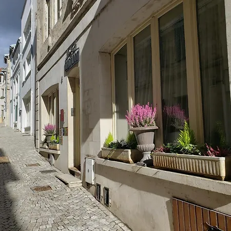De Montaulbain فندق فردان سور ميوز