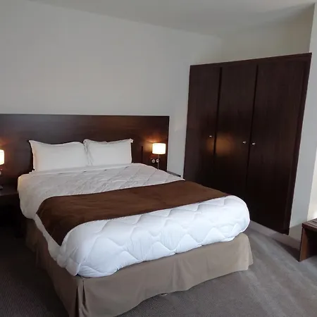 Hotel De Montaulbain 3*