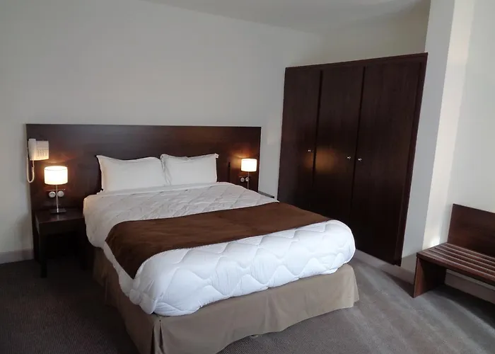 Hotel De Montaulbain 3*