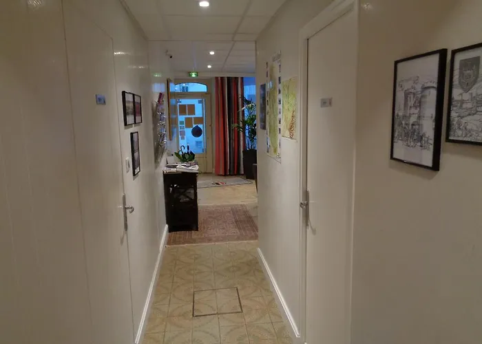 Hotel De Montaulbain 3*