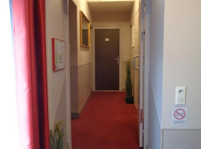 Hotel De Montaulbain 3*